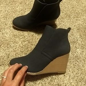 NWOB Navy blue wedges
